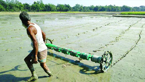আধুনিক প্রযুক্তির প্রশিক্ষণের আওতায় কৃষক